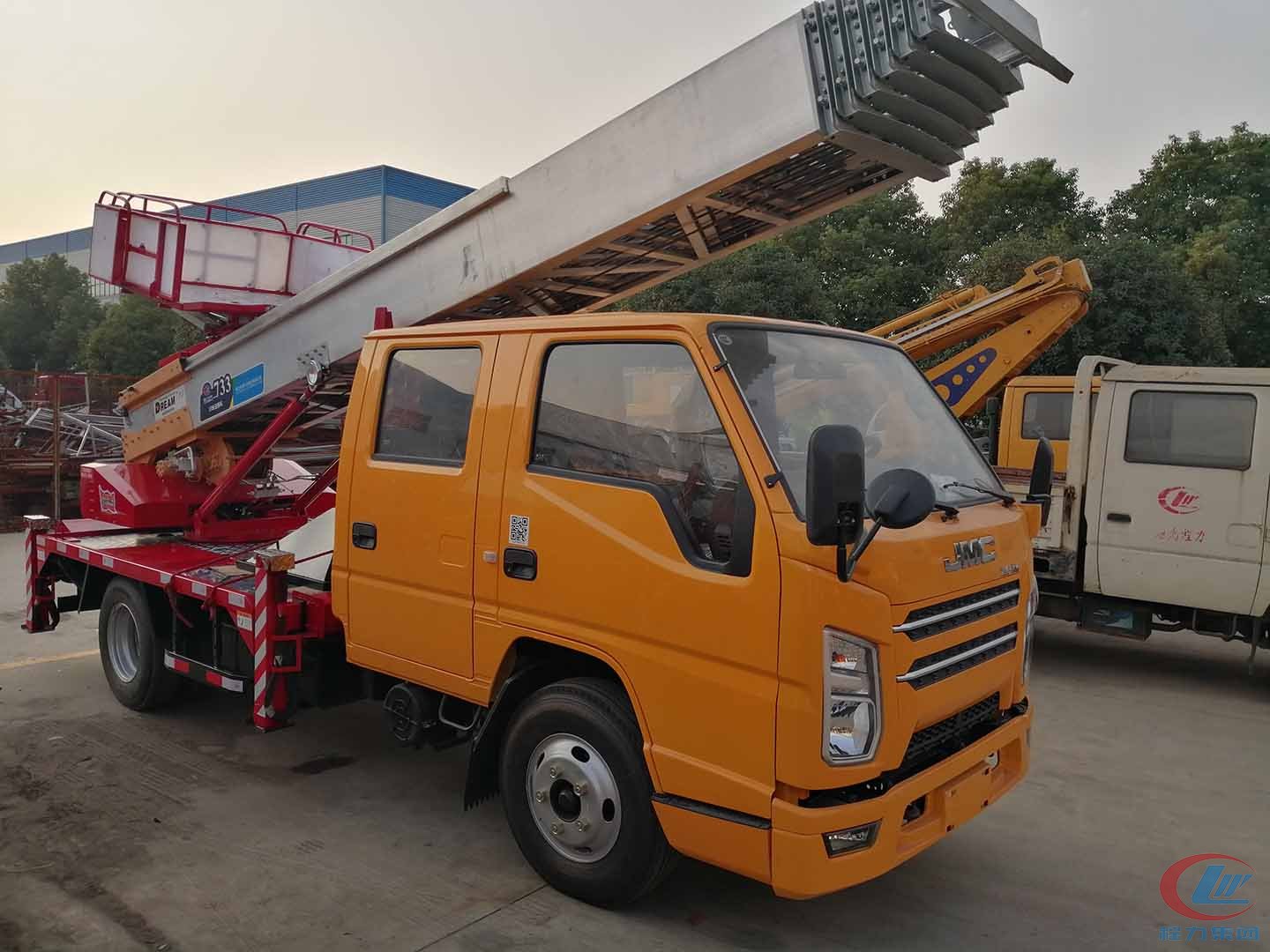 江铃国六33米进口云梯车,韩国德林云梯搬家车 实拍图