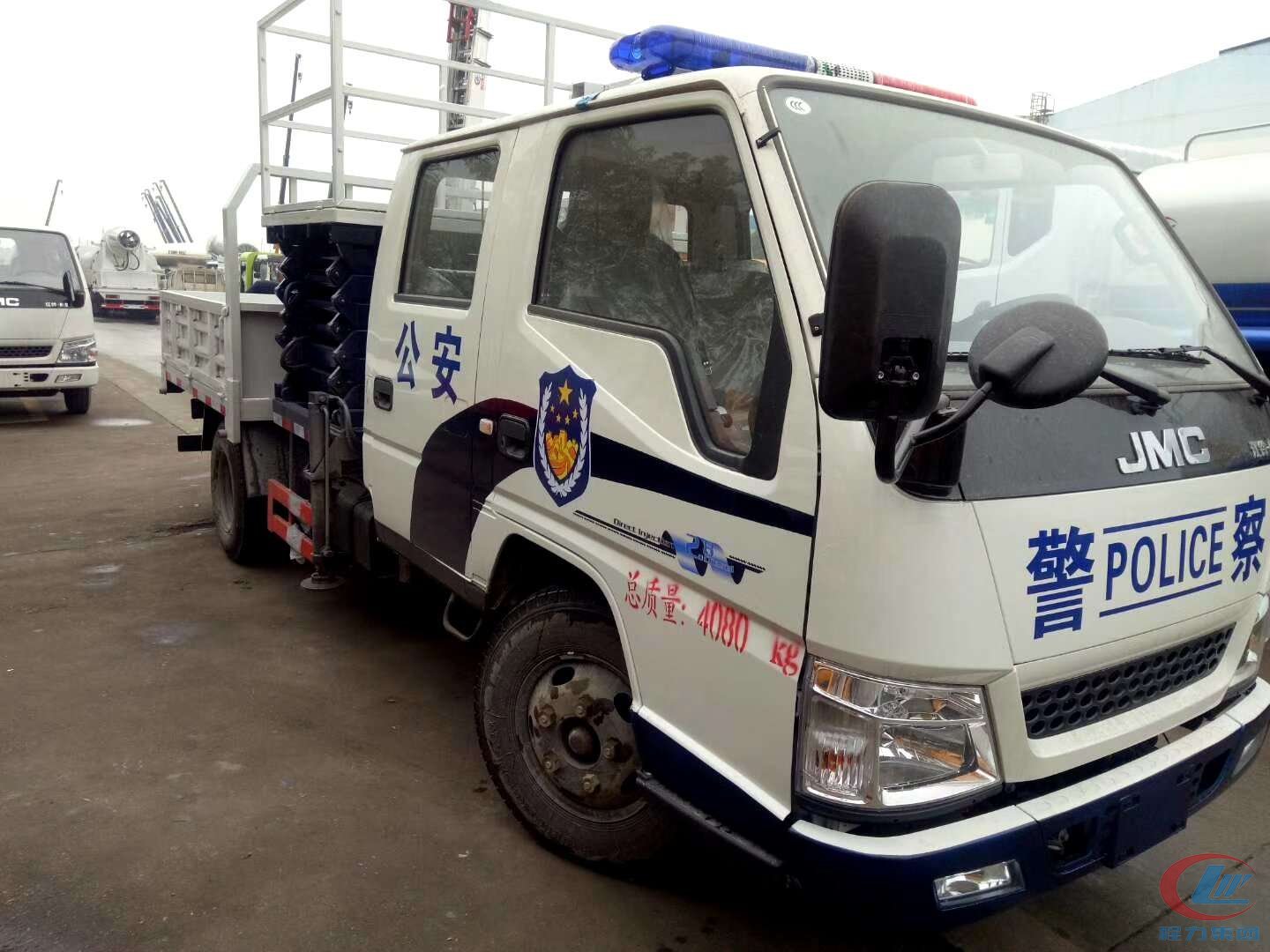 江铃顺达警用剪叉式升降平台高空作业车 实拍图
