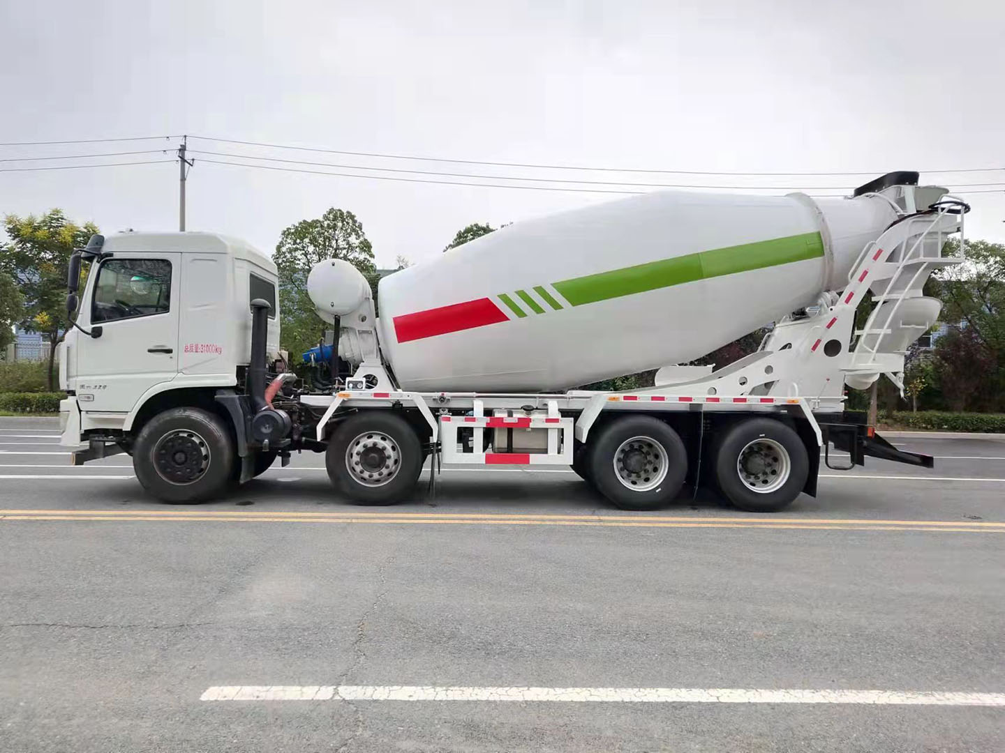 国六东风畅行D3轻量化12方搅拌车 实拍图