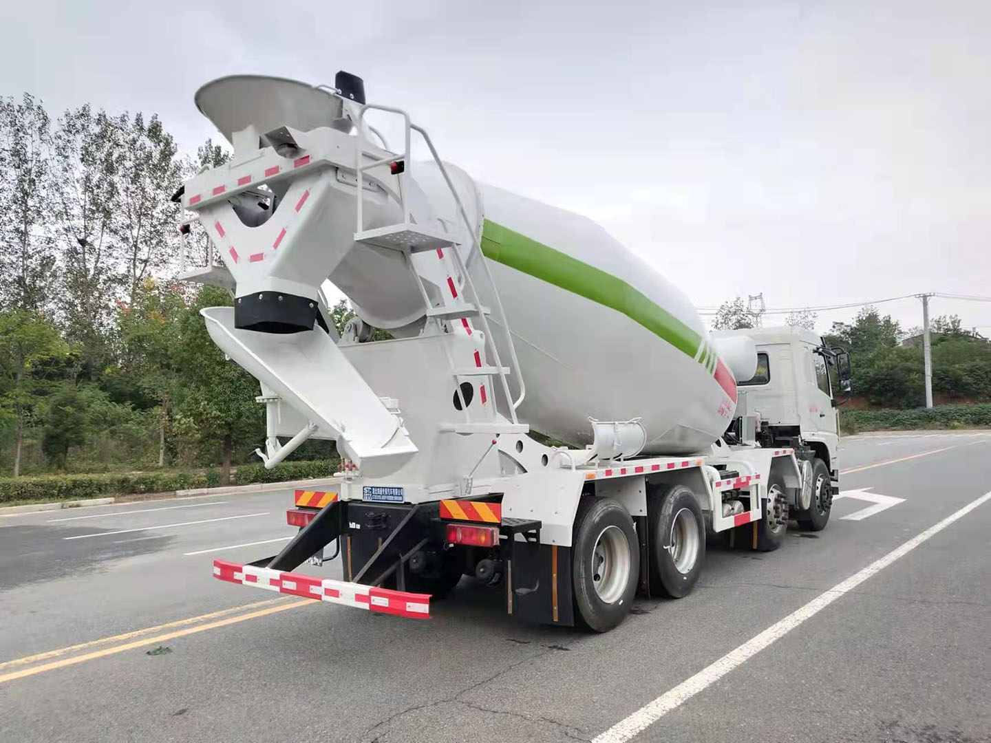 国六东风畅行D3轻量化12方搅拌车 实拍图