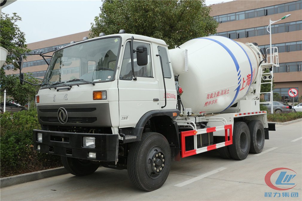 湖北程力东风153搅拌车