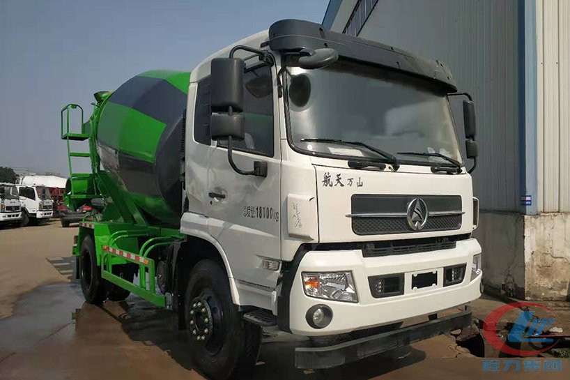 航天万山8方搅拌车