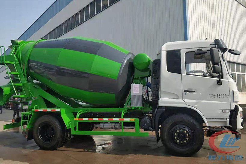 航天万山8方搅拌车 实拍图