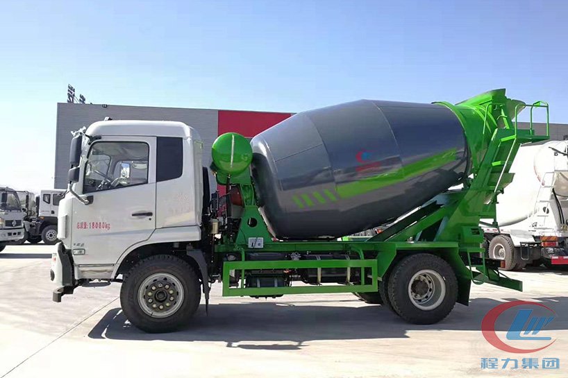 航天万山8方搅拌车 实拍图