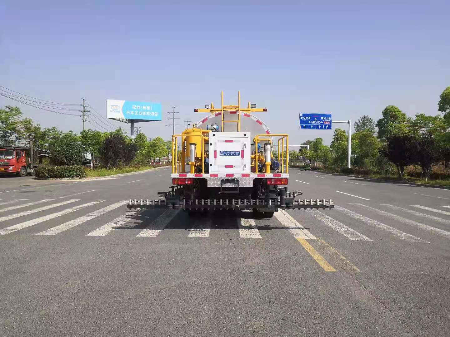 程力集团国六东风华神6.3立方智能型沥青洒布车 实拍图