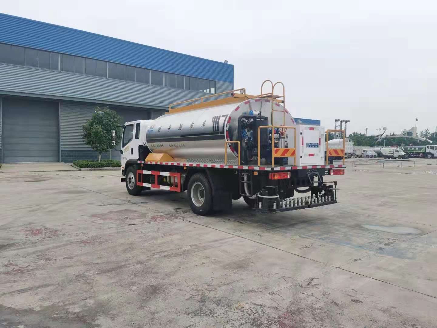 程力集团国六解放9.3立方智能型沥青洒布车 实拍图
