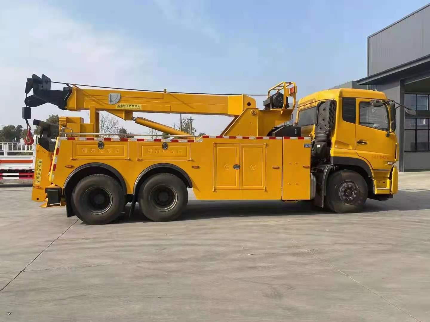 程力集团国六东风天龙后双桥拖吊分离清障车 实拍图