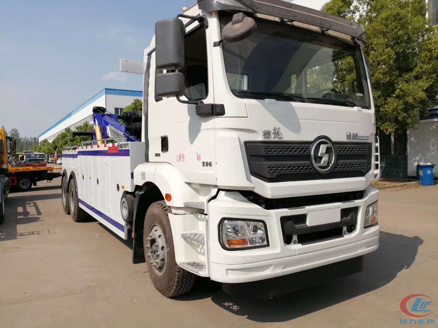 陕汽德龙拖吊联体清障车,救援车 实拍图