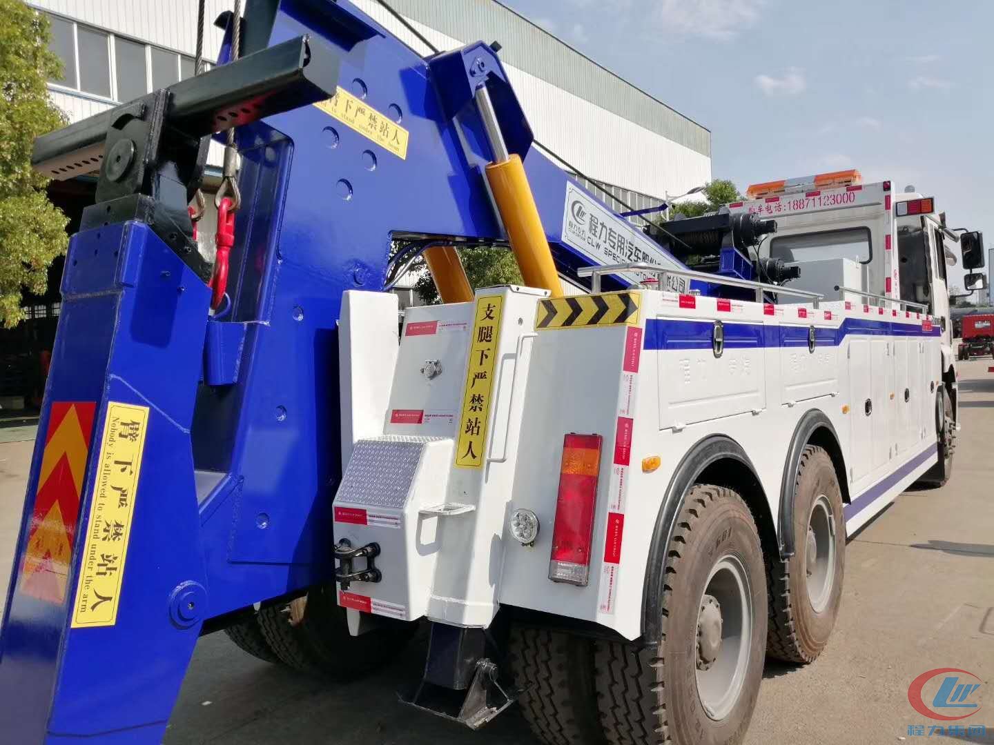 陕汽德龙拖吊联体清障车,救援车 实拍图