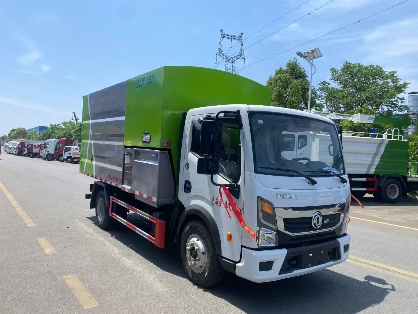 东风小多利卡蓝牌树木粉碎车,东风蓝牌物料粉碎车 实拍图
