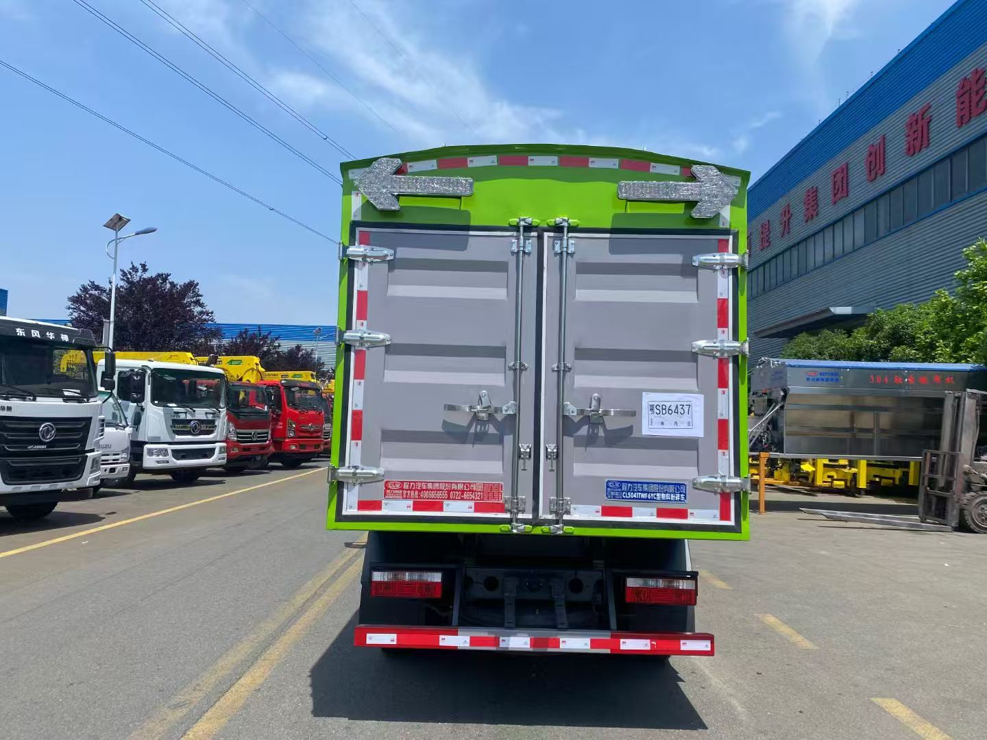 东风小多利卡蓝牌树木粉碎车,东风蓝牌物料粉碎车 实拍图