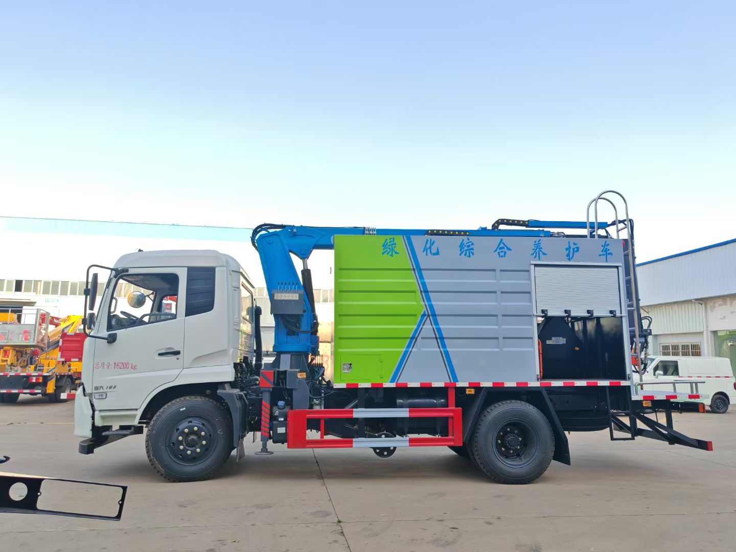 程力东风天锦树枝修剪粉碎一体车,绿化综合养护车 实拍图