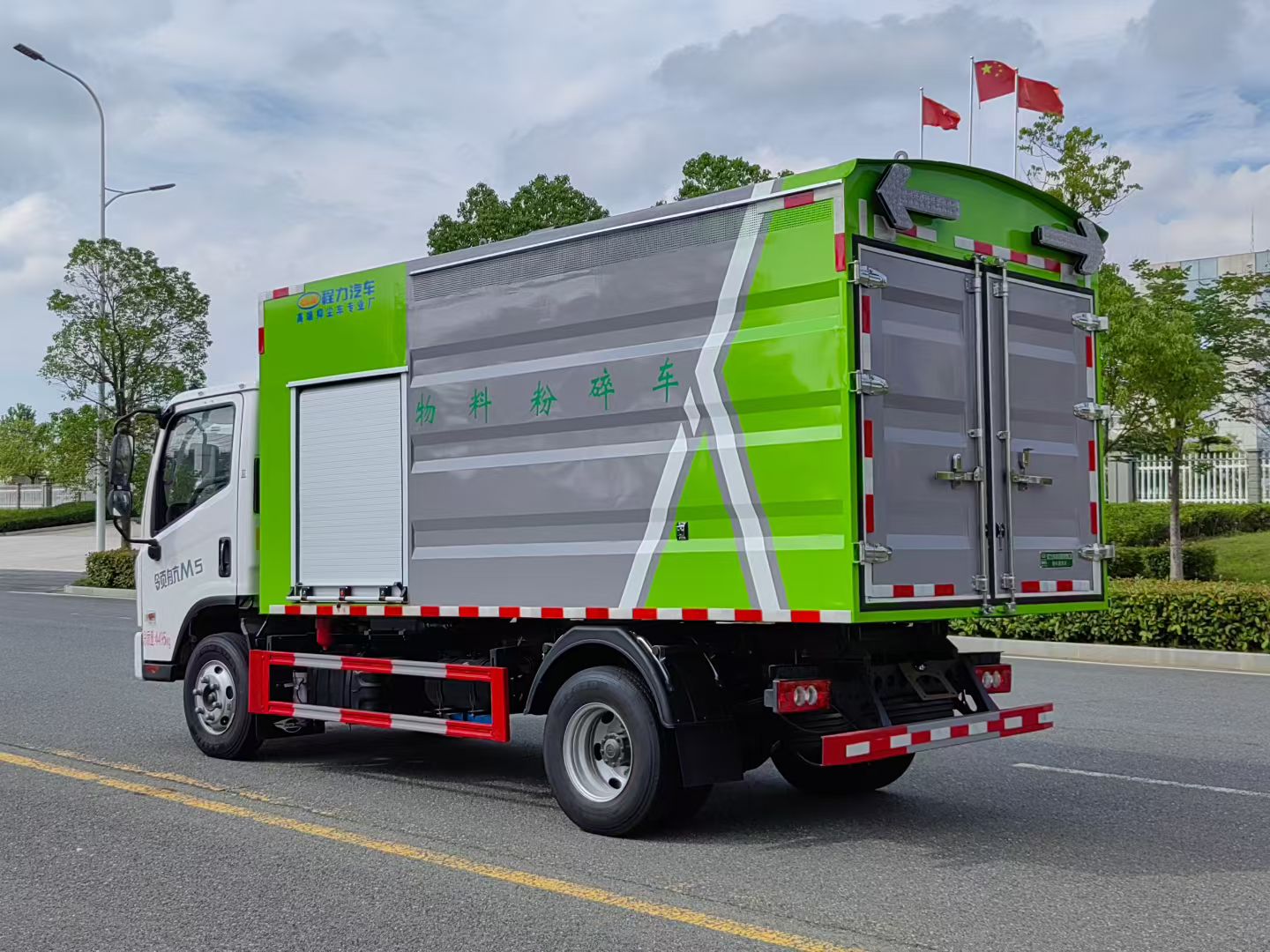 程力牌福田M5树木物料粉碎车,树枝粉碎收集车 实拍图