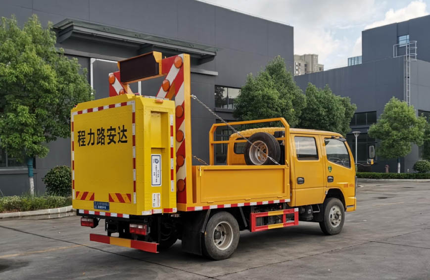 东风小多利卡D6防撞缓冲车 实拍图