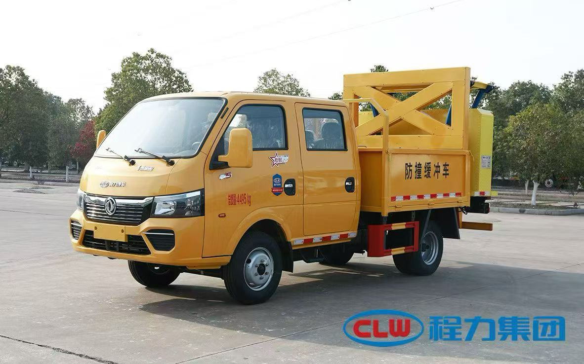 东风途逸防撞缓冲车 实拍图