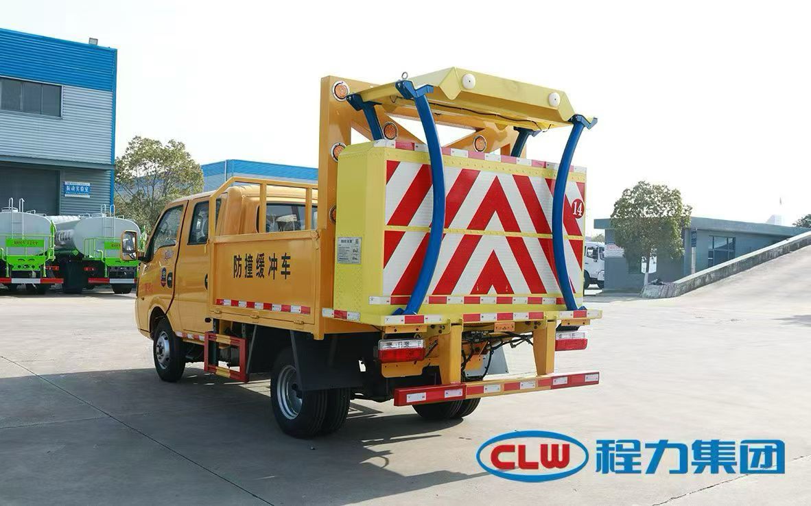 东风途逸防撞缓冲车 实拍图