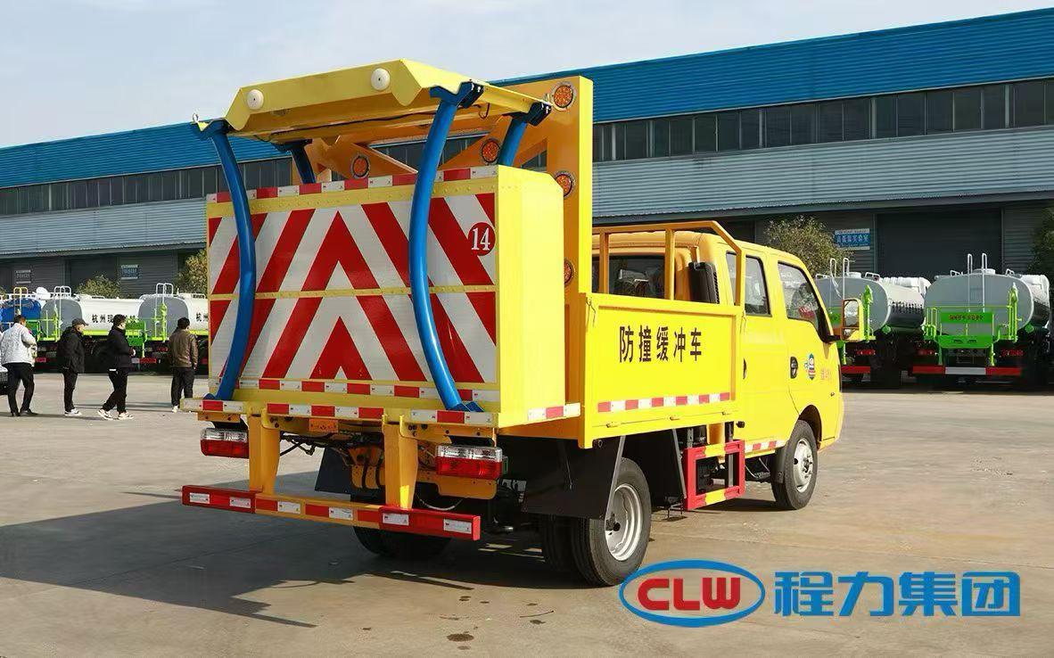 东风途逸防撞缓冲车 实拍图