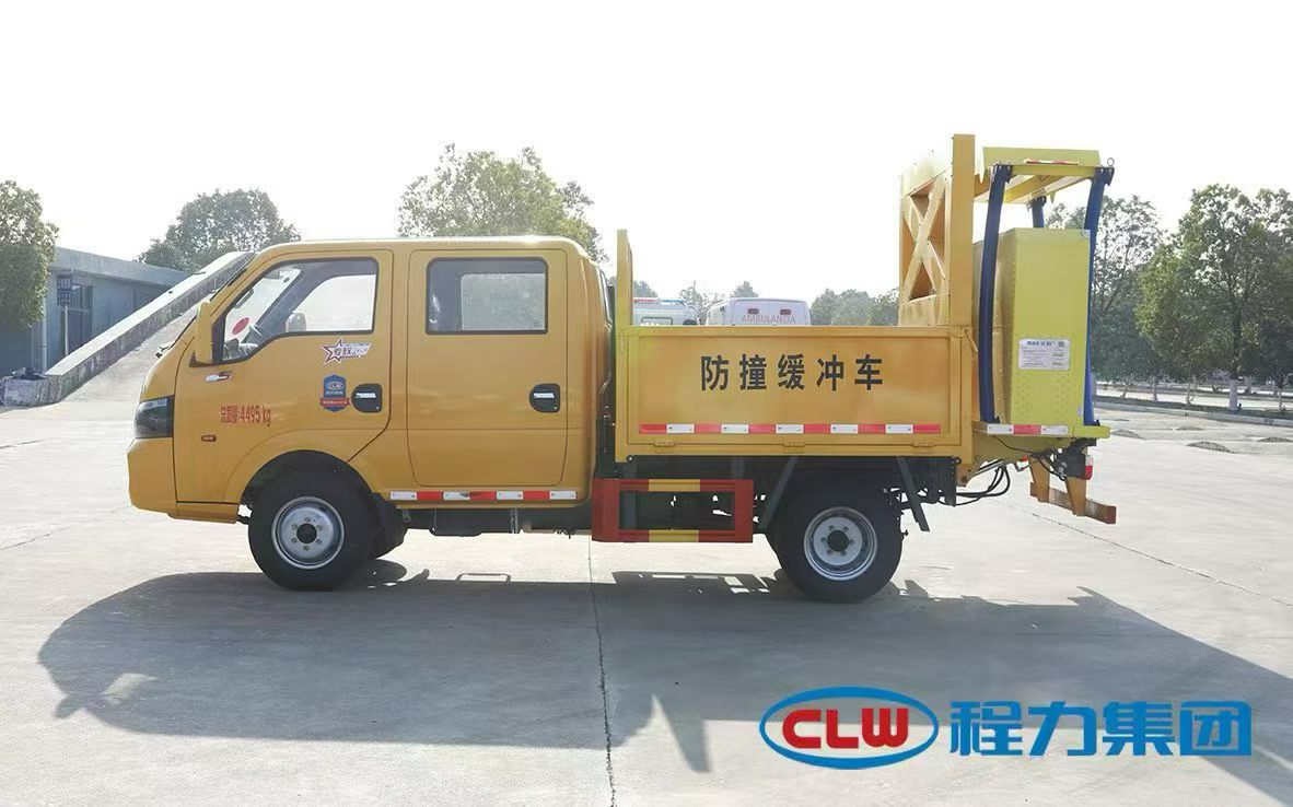 东风途逸防撞缓冲车 实拍图