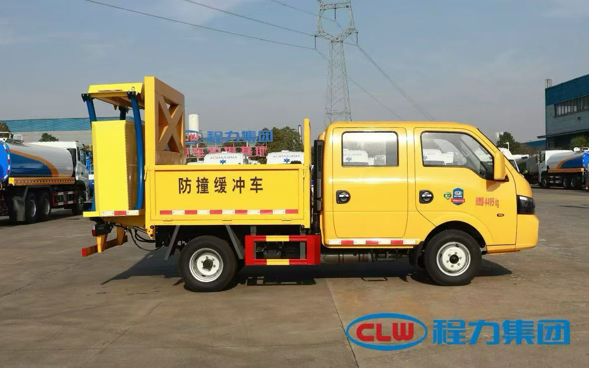 东风途逸防撞缓冲车 实拍图