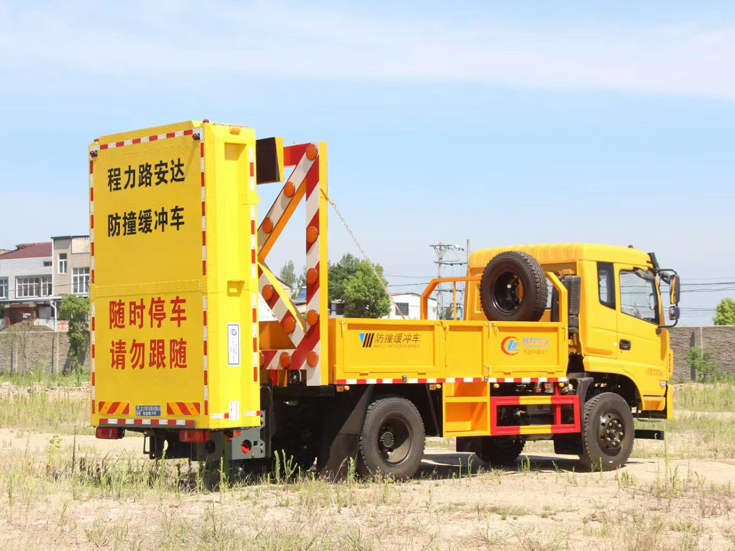 国六东风K6防撞缓冲车 实拍图