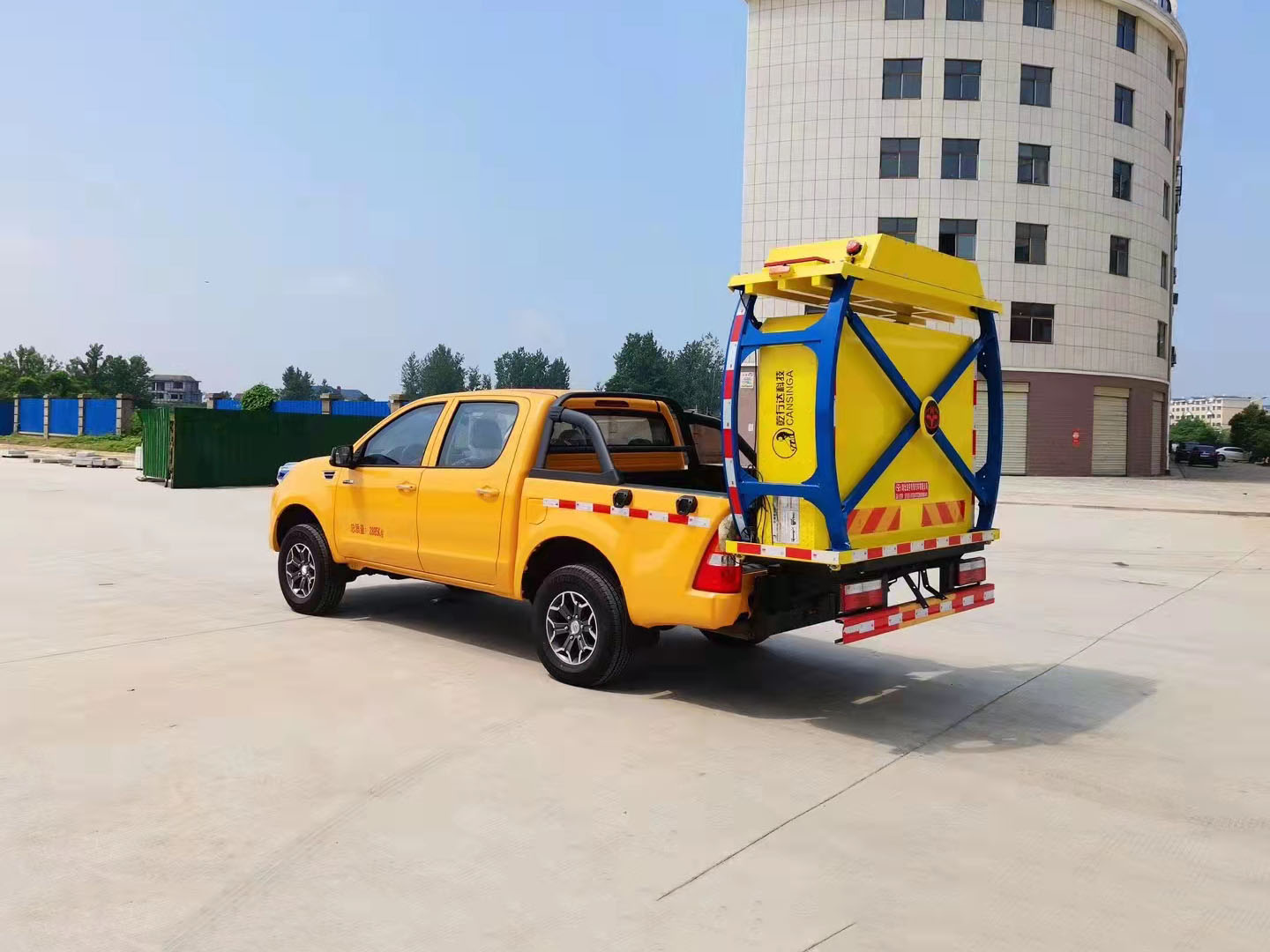 江铃皮卡防撞缓冲车 实拍图