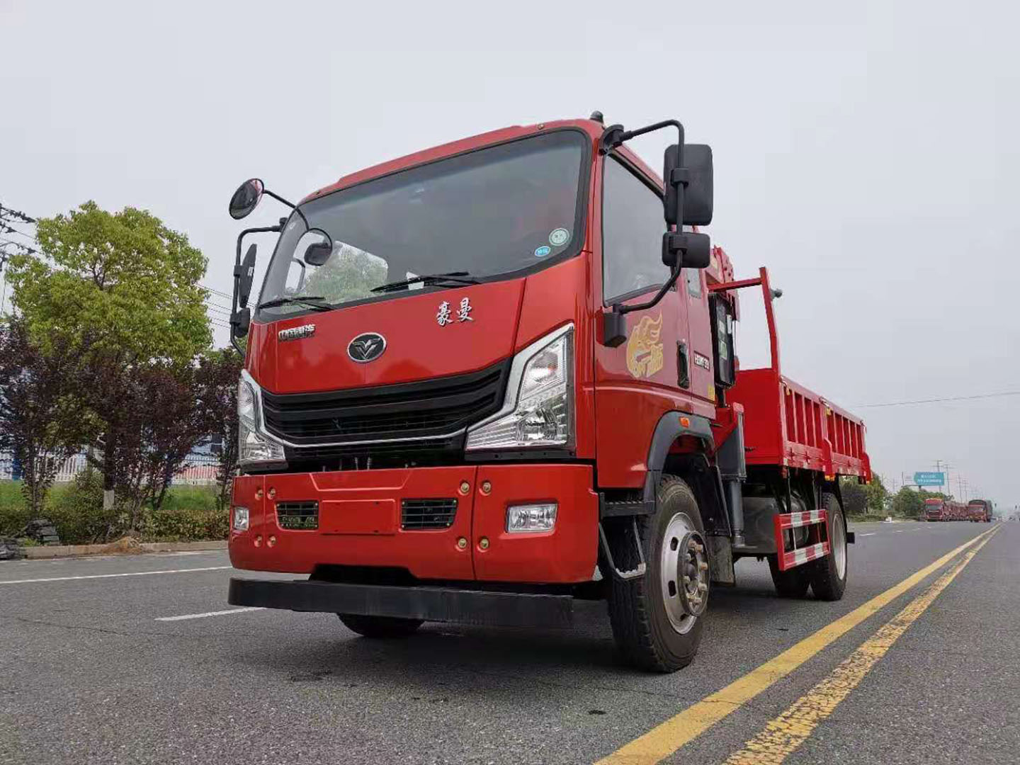 国六重汽豪曼6.3吨随车吊