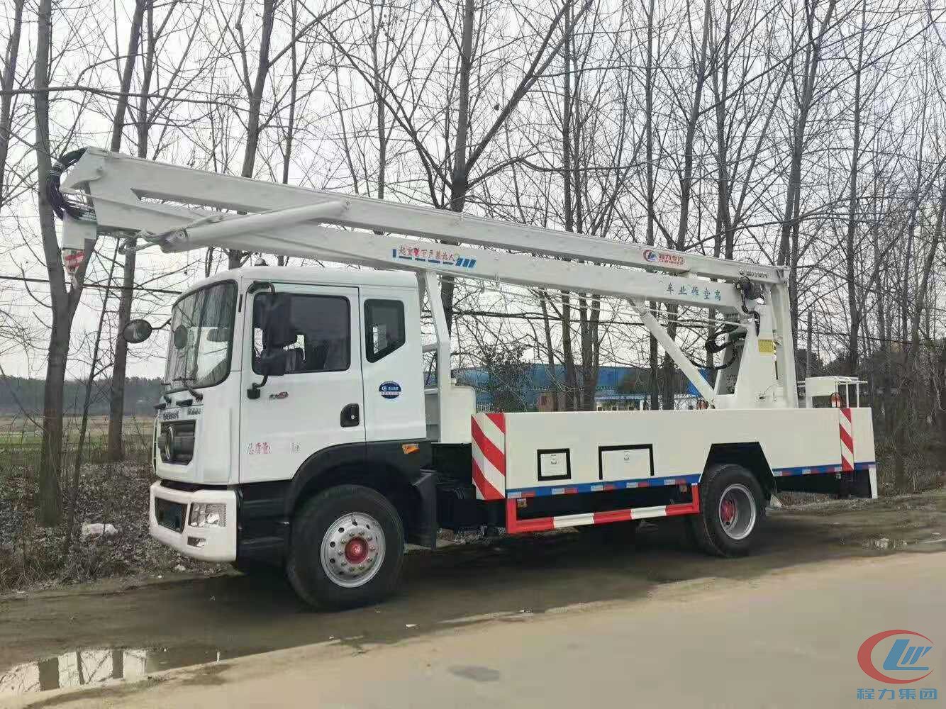 东风多利卡D9折臂式22米高空作业车 实拍图