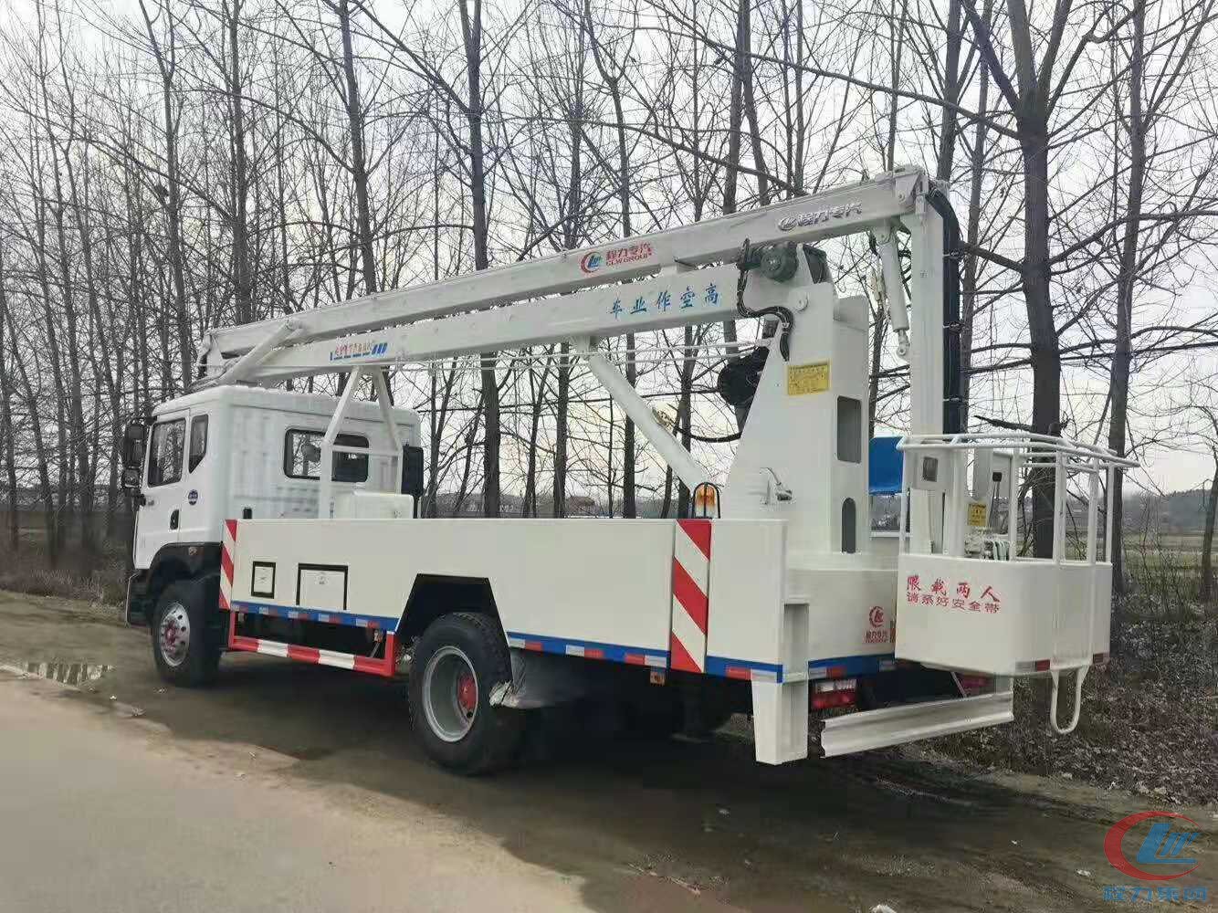 东风多利卡D9折臂式22米高空作业车 实拍图