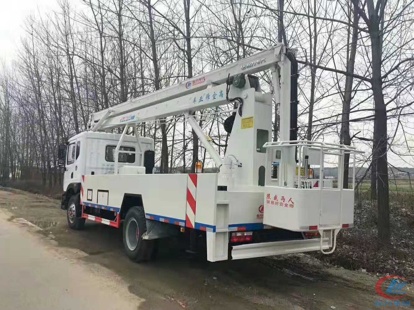 东风多利卡D9折臂式22米高空作业车 实拍图