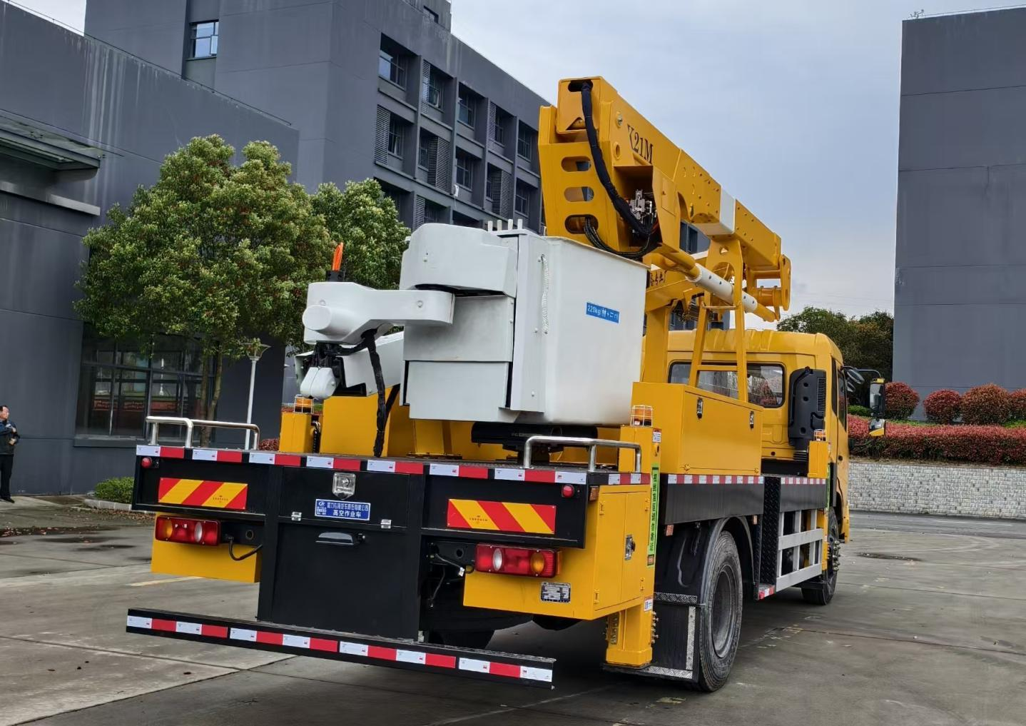 东风天锦绝缘高空作业车 CLW5120JGKADT电力高空车 实拍图