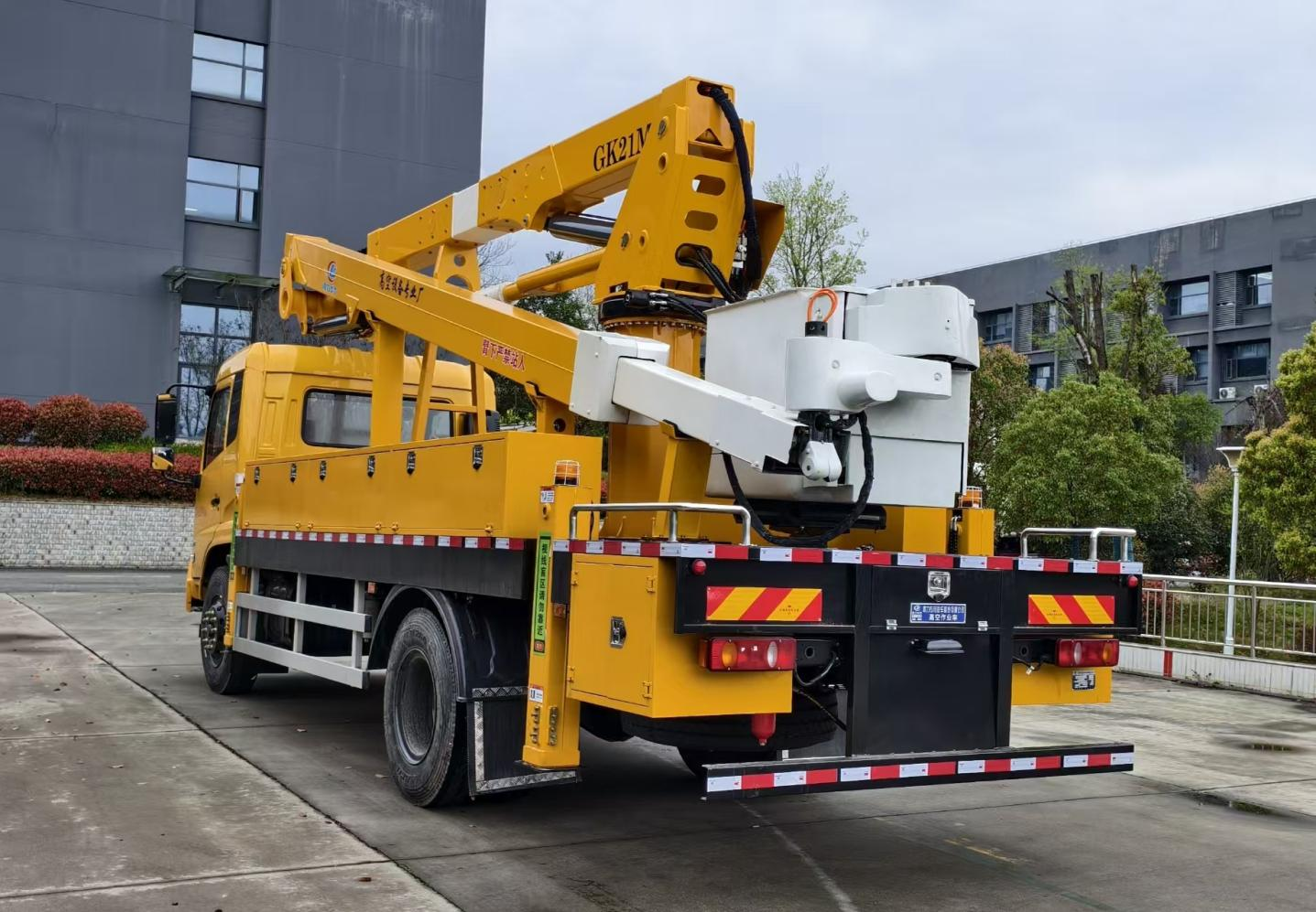东风天锦绝缘高空作业车 CLW5120JGKADT电力高空车 实拍图