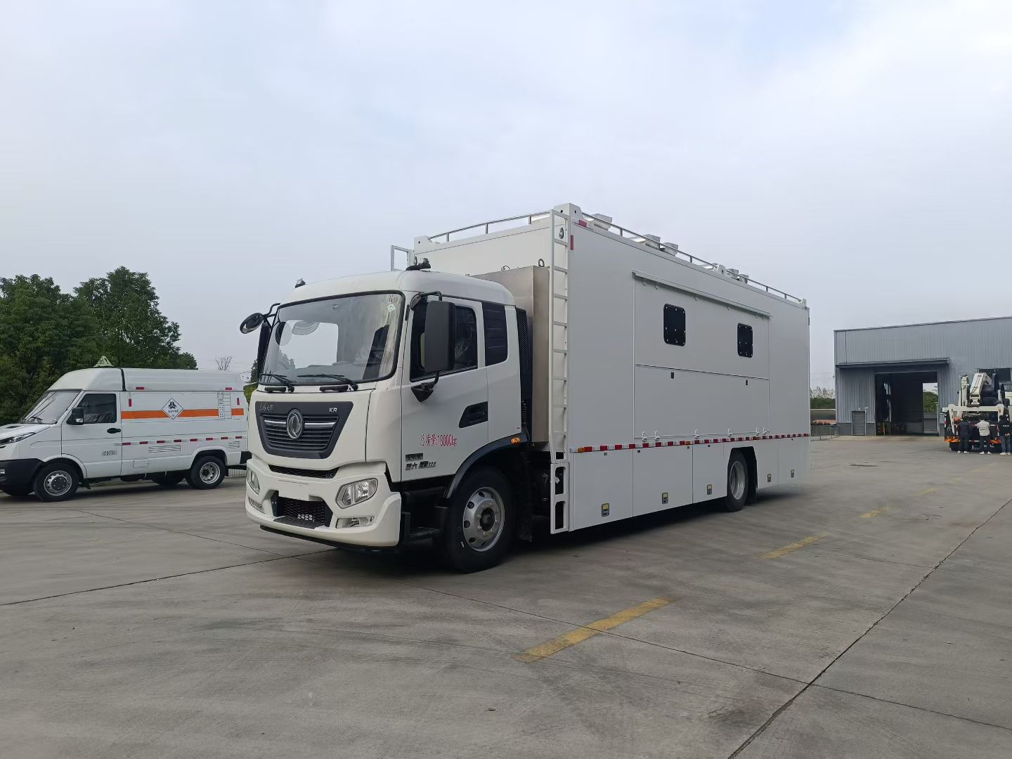 东风天锦新款野战炊事车,东风天锦餐车