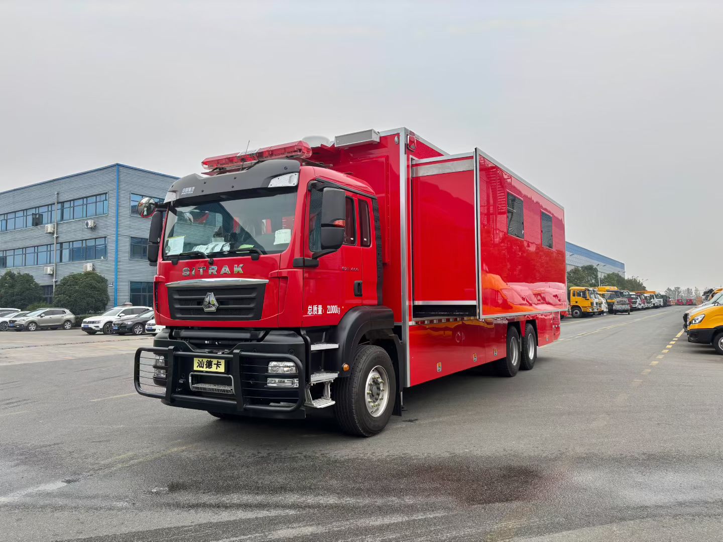 重汽汕德卡大型应急通讯指挥车 实拍图