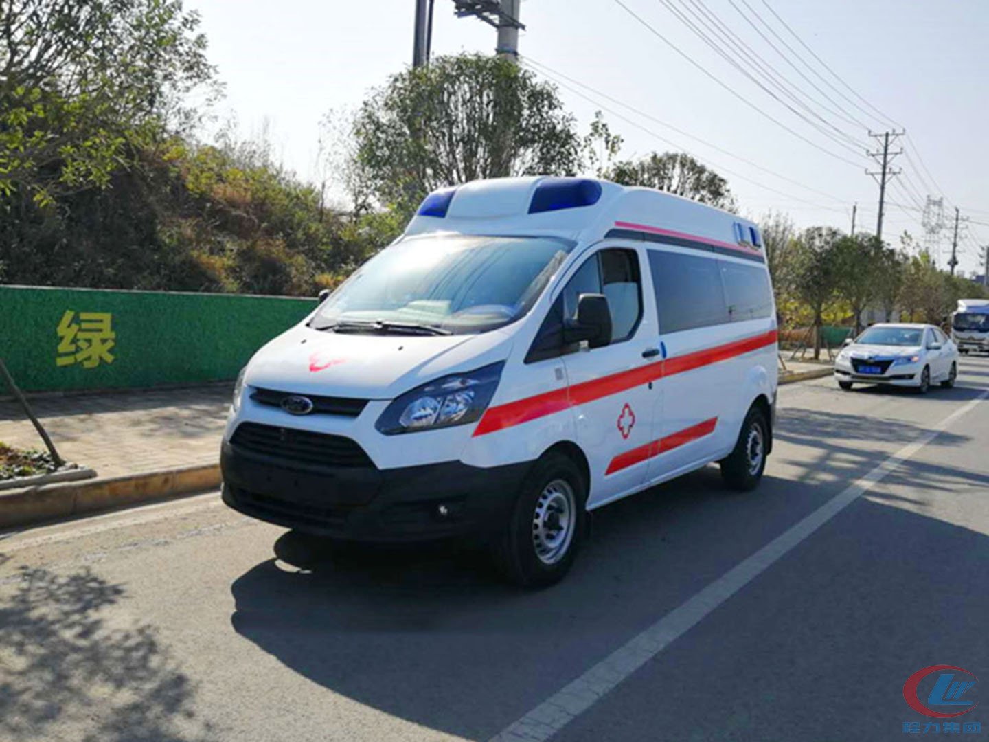 程力集团国六国六福特V362中轴中顶救护车