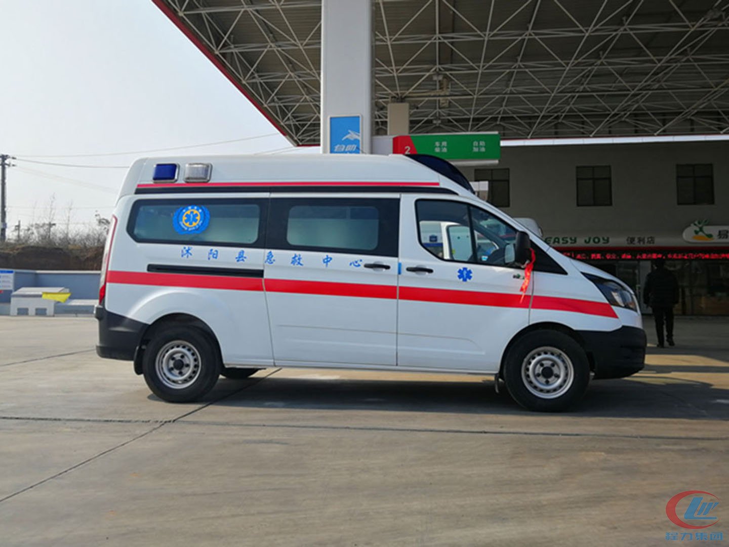 程力集团国六国六福特V362中轴中顶救护车 实拍图