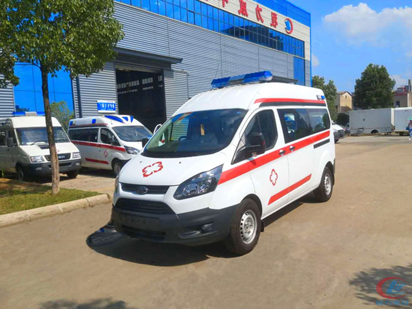 程力集团福特V362短轴中顶国六柴油版救护车