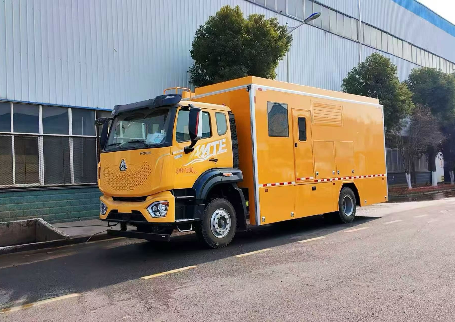 重汽豪沃子母式大流量排水抢险车