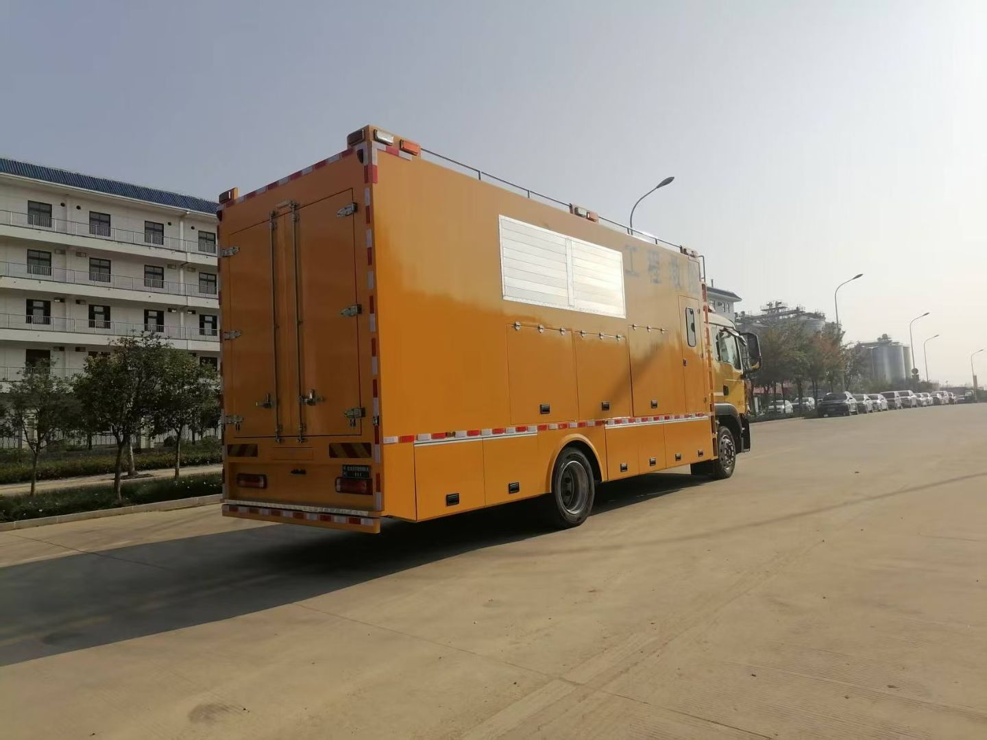 重汽豪沃应急救险车,大流量应急排涝车 实拍图