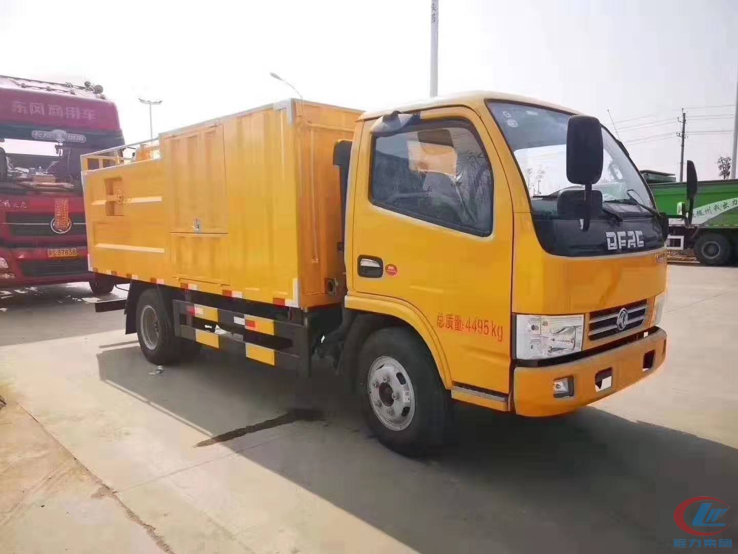 湖北程力东风多利卡管道疏通污水处理车 实拍图