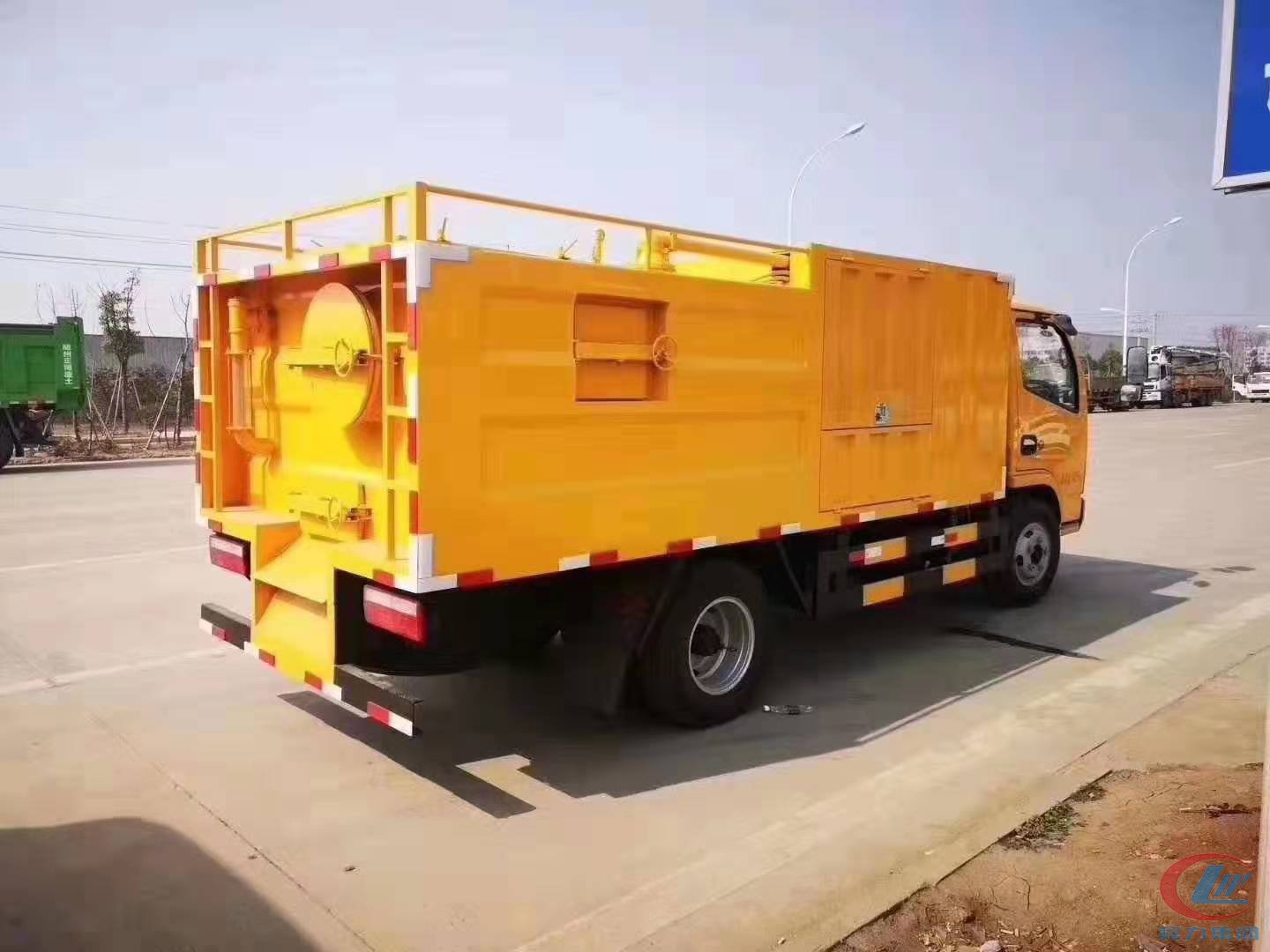 湖北程力东风多利卡管道疏通污水处理车 实拍图