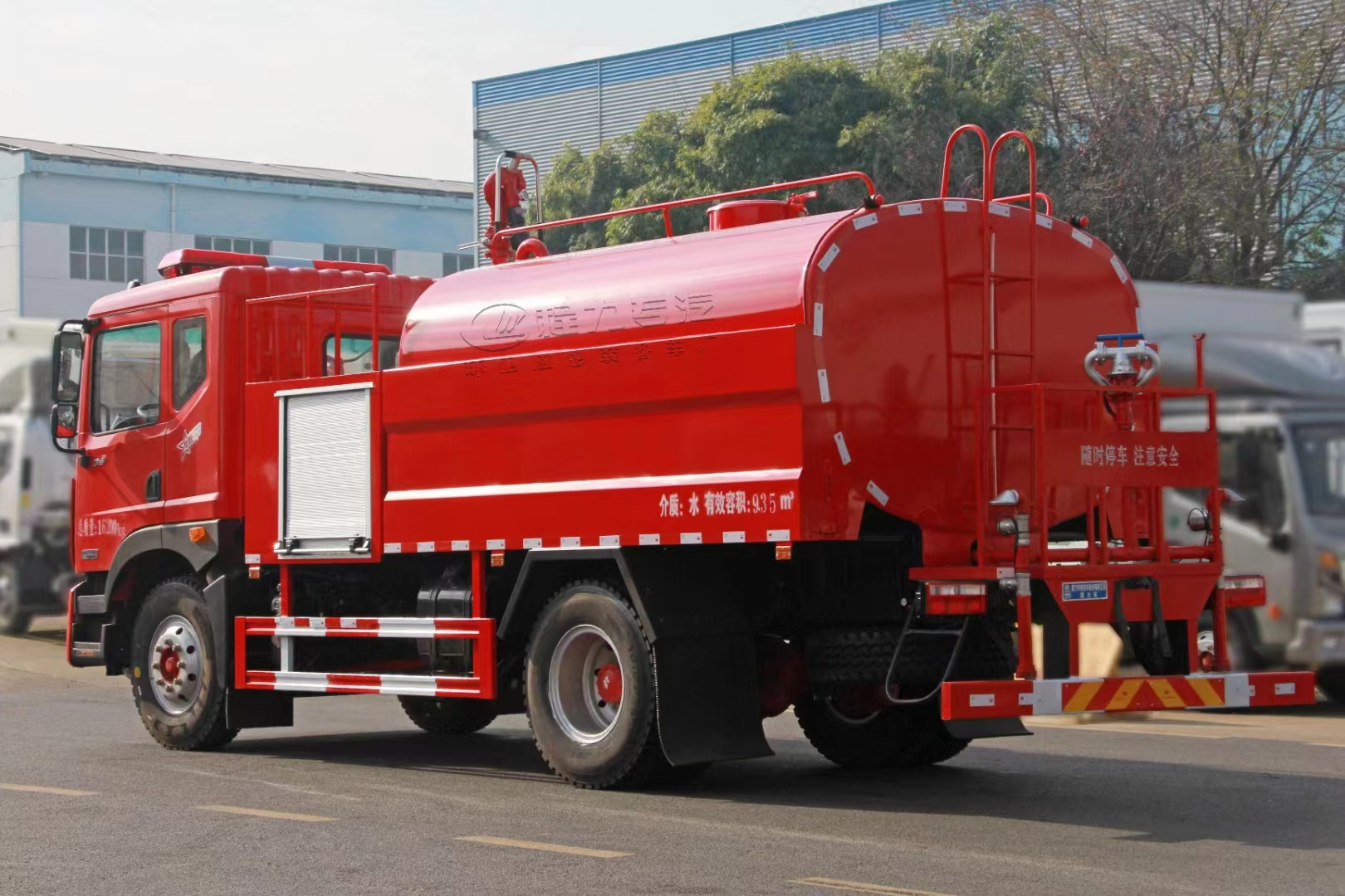东风多利卡D9消防洒水车,10方消防洒水车 实拍图