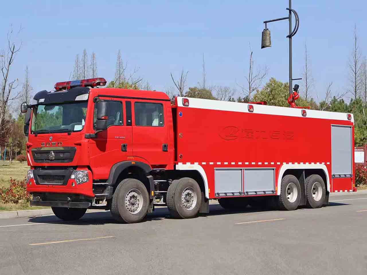 程力集团应急重汽豪沃25吨水罐消防车