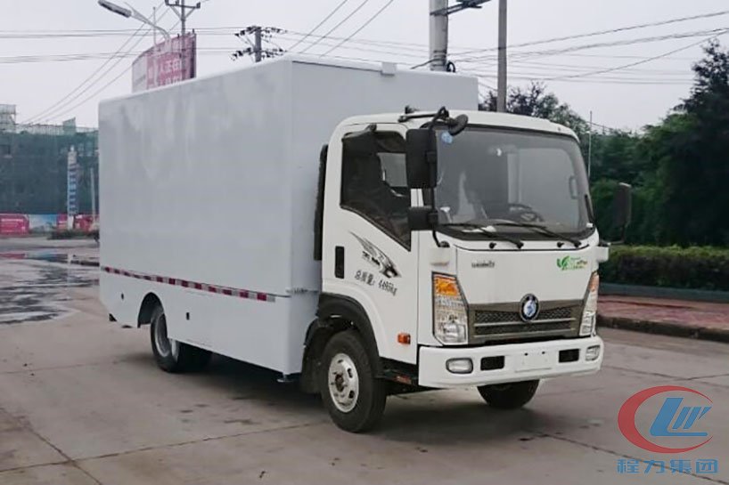 重汽王牌3.8米厢长舞台车 实拍图