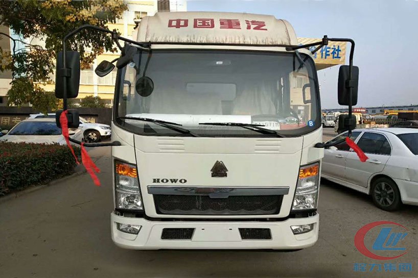 重汽豪沃3.8米厢长舞台车 实拍图