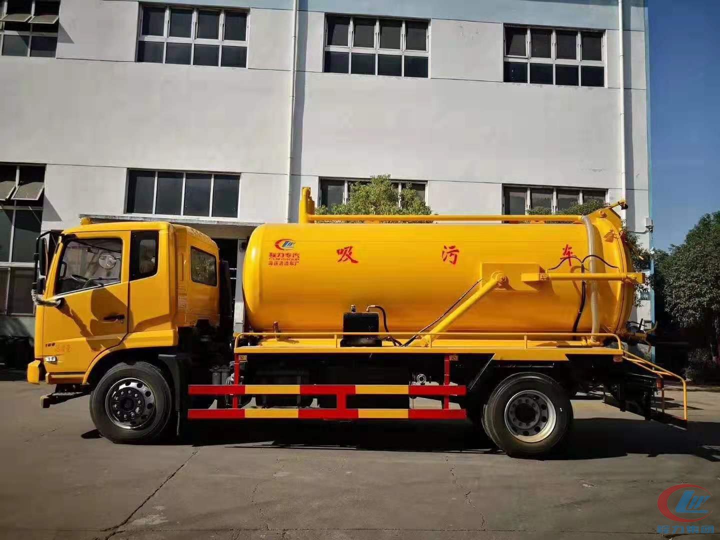 东风天锦KS驾驶室菁英版吸污车 实拍图