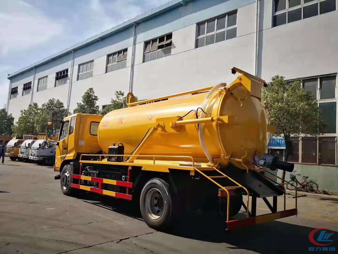 东风天锦KS驾驶室菁英版吸污车 实拍图