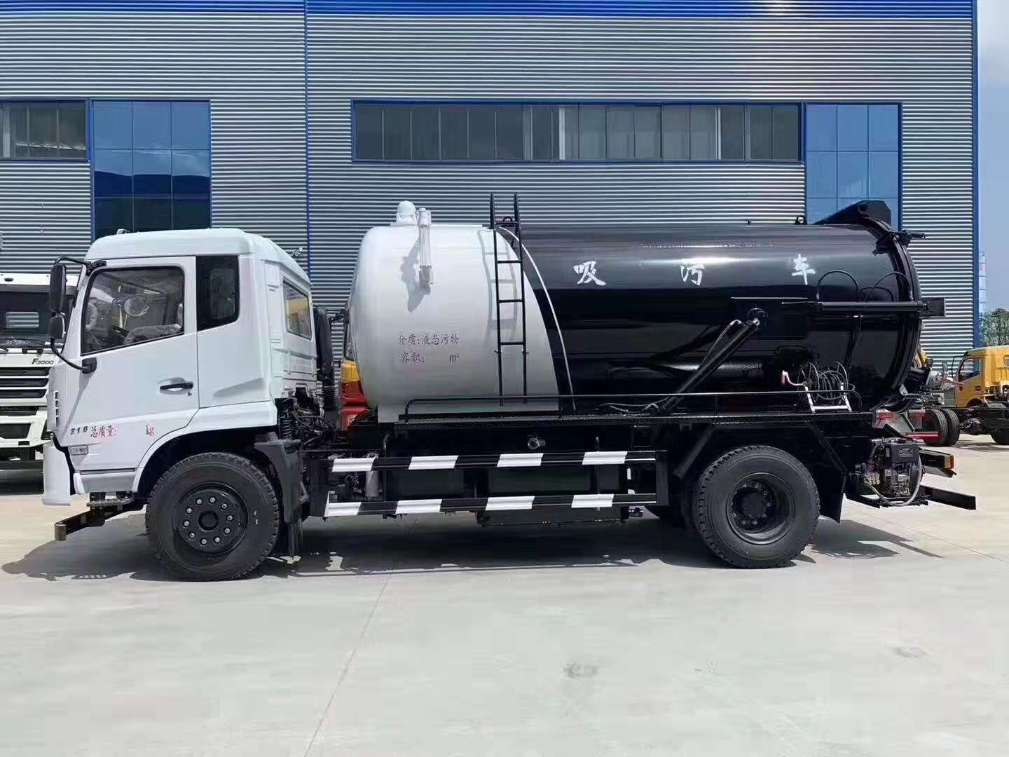 国六东风专底国六吸污车 实拍图