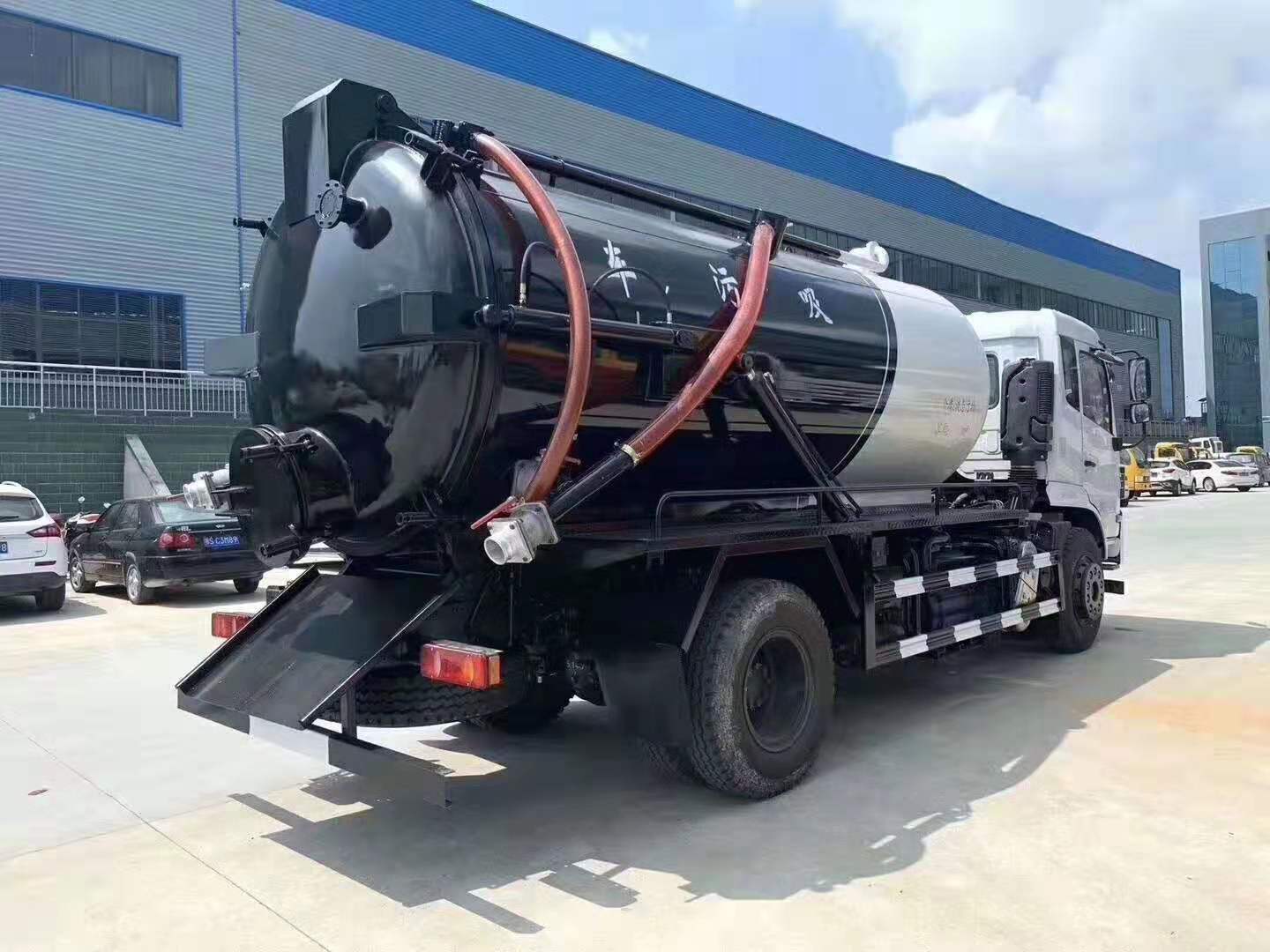 国六东风专底国六吸污车 实拍图