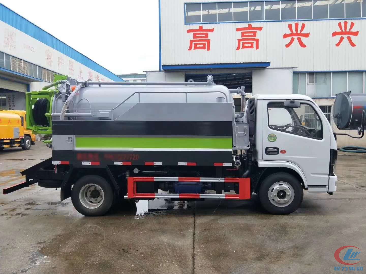 国六东风小多利卡清洗吸污车 实拍图