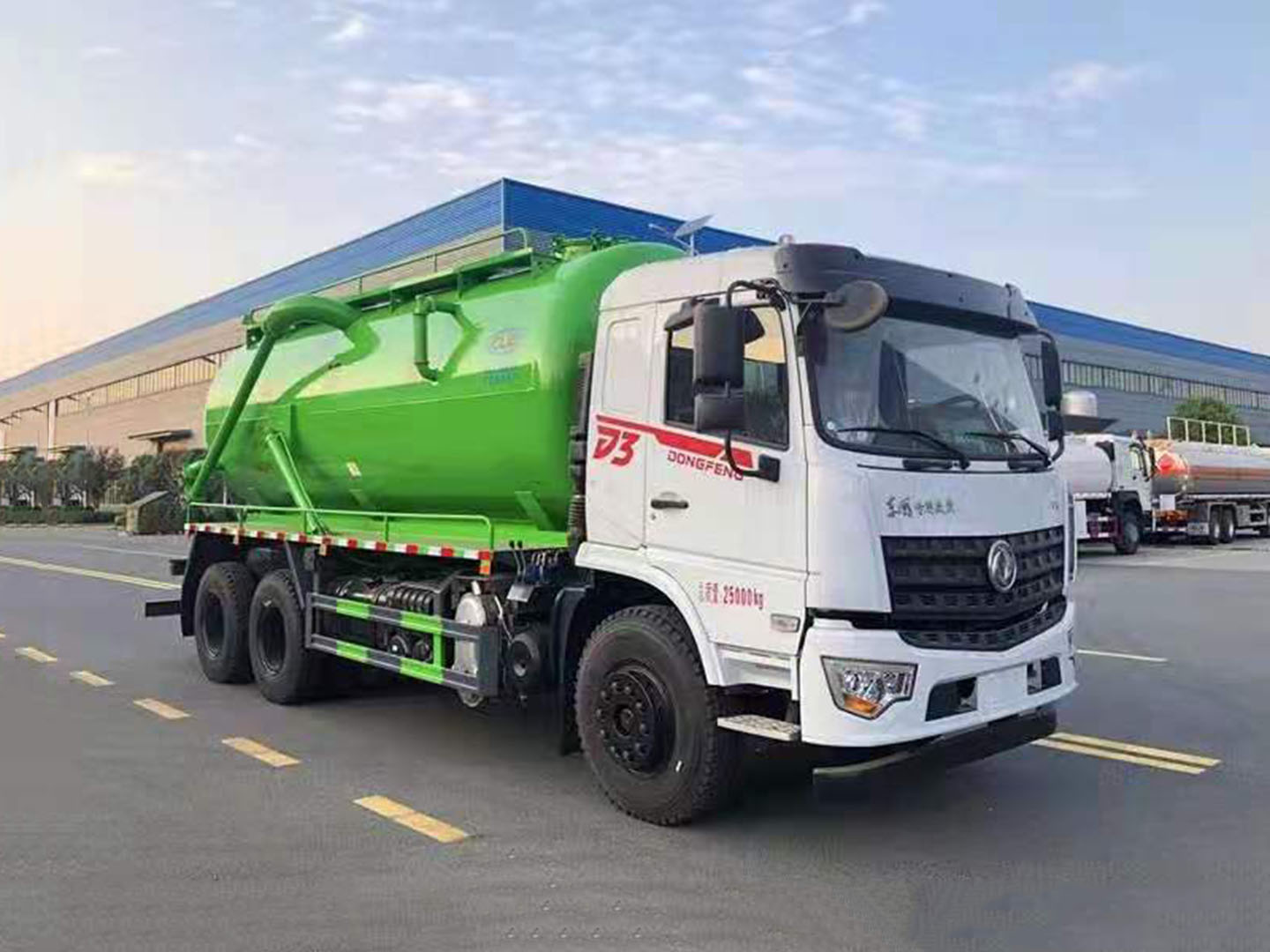 程力集团国六东风专底D3后八轮吸污车